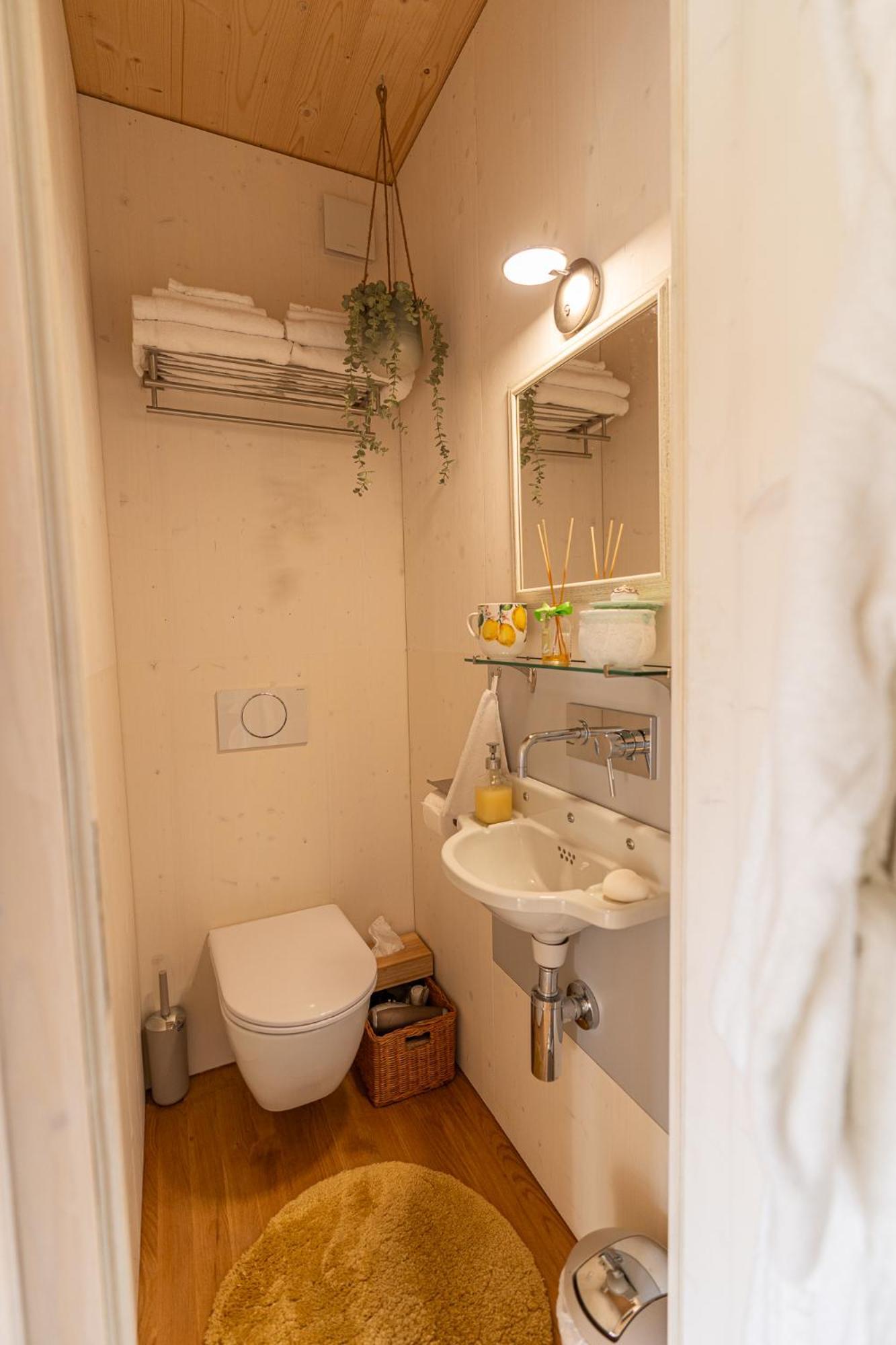 ברוג Tiny House Chez Claudine - Relaxen, Workspace, Naehe Thermen, Netflix, Free Parking & Wifi מראה חיצוני תמונה